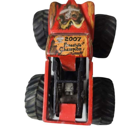 Hot Wheels 2007 Red  Monster Jam Capitan Curse Truck Toy  Vehicles Collectible - Picture 1 of 9